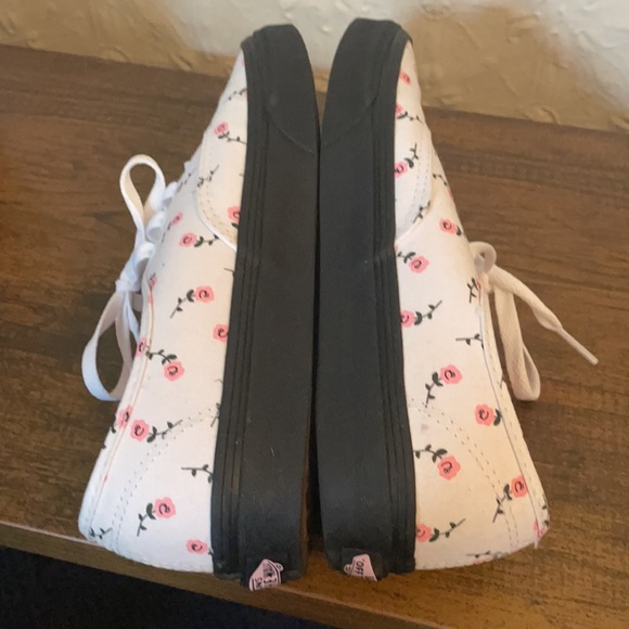 Wmns Lazy Oaf x Vans Authentic sz 6.5W - Picture 4 of 7
